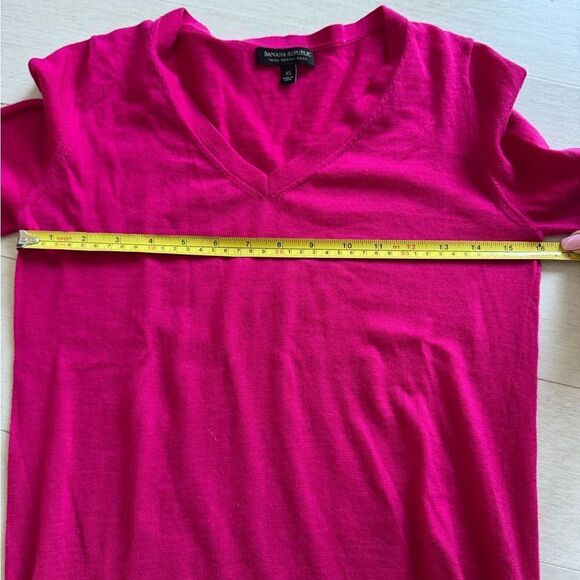 Banana Republic V-Neck Sweater - Picture 7 of 8